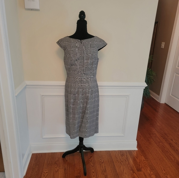 Traces Black and White Dress - Picture 7 of 8